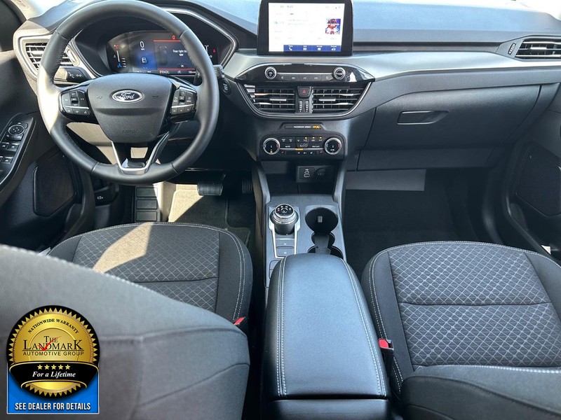 Ford Escape Vehicle Full-screen Gallery Image 16