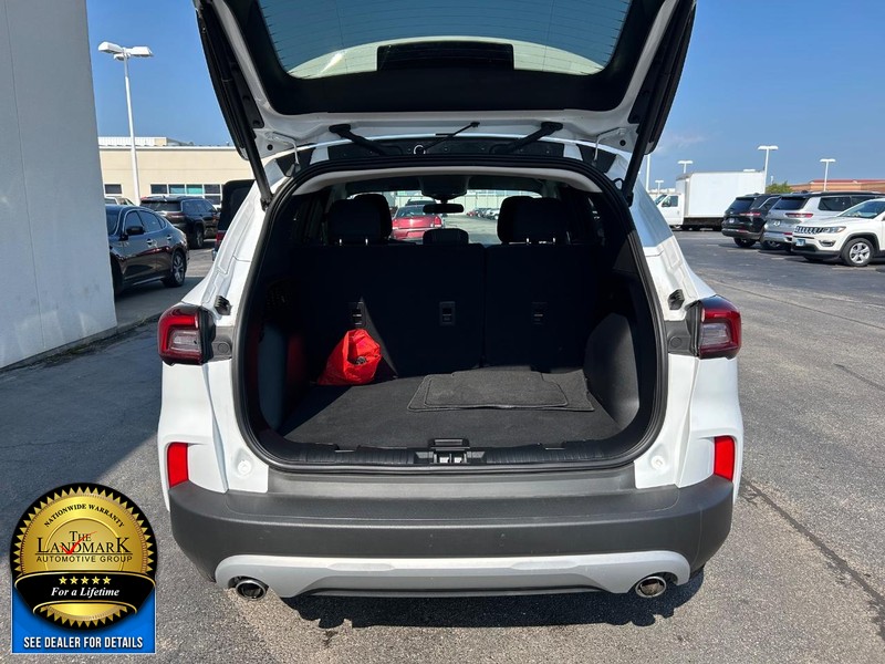 Ford Escape Vehicle Full-screen Gallery Image 19