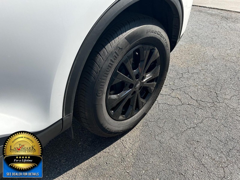 Ford Escape Vehicle Full-screen Gallery Image 20