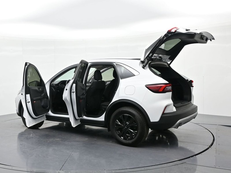 Ford Escape Vehicle Full-screen Gallery Image 22