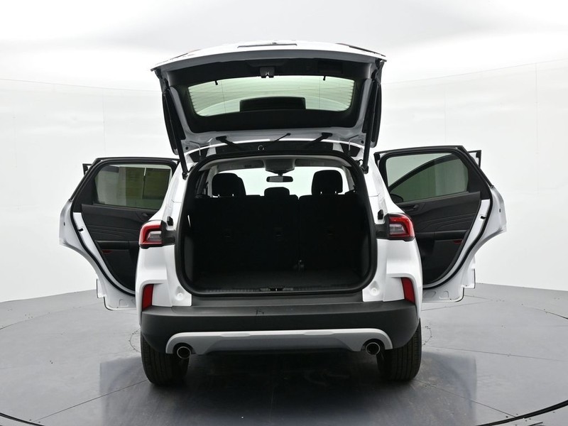 Ford Escape Vehicle Full-screen Gallery Image 24