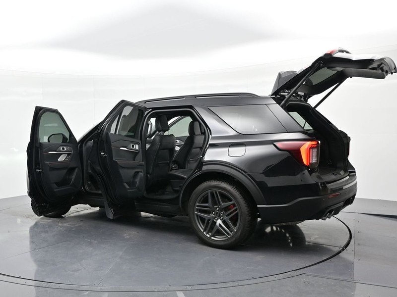 Ford Explorer Vehicle Full-screen Gallery Image 25