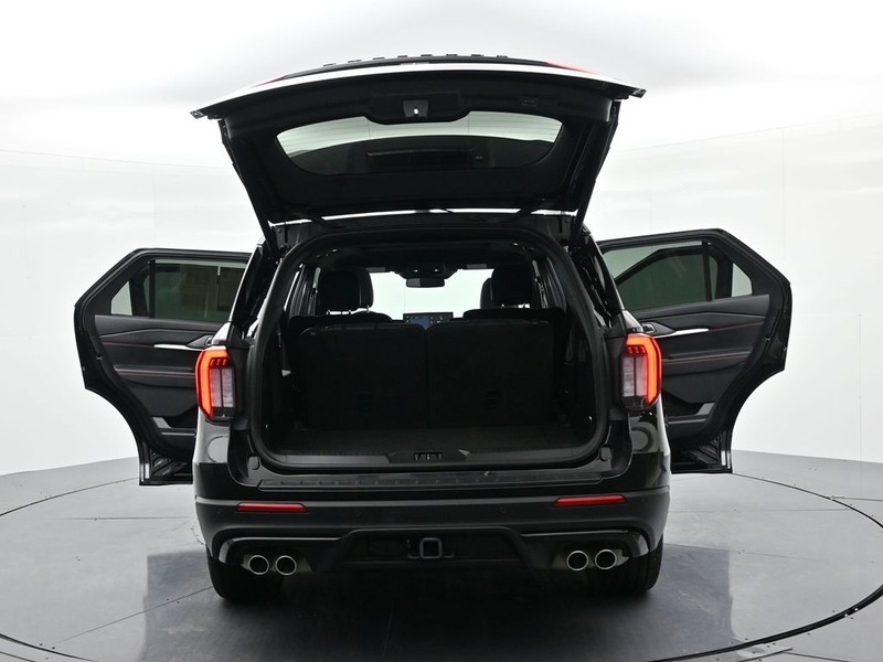 Ford Explorer Vehicle Full-screen Gallery Image 27