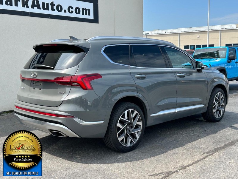 Hyundai Santa Fe Vehicle Full-screen Gallery Image 3