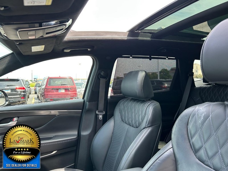 Hyundai Santa Fe Vehicle Full-screen Gallery Image 9