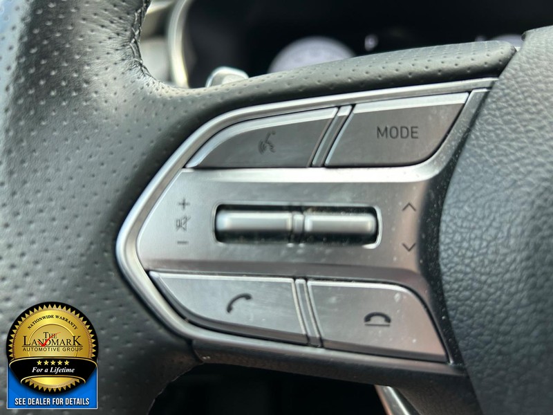 Hyundai Santa Fe Vehicle Full-screen Gallery Image 10