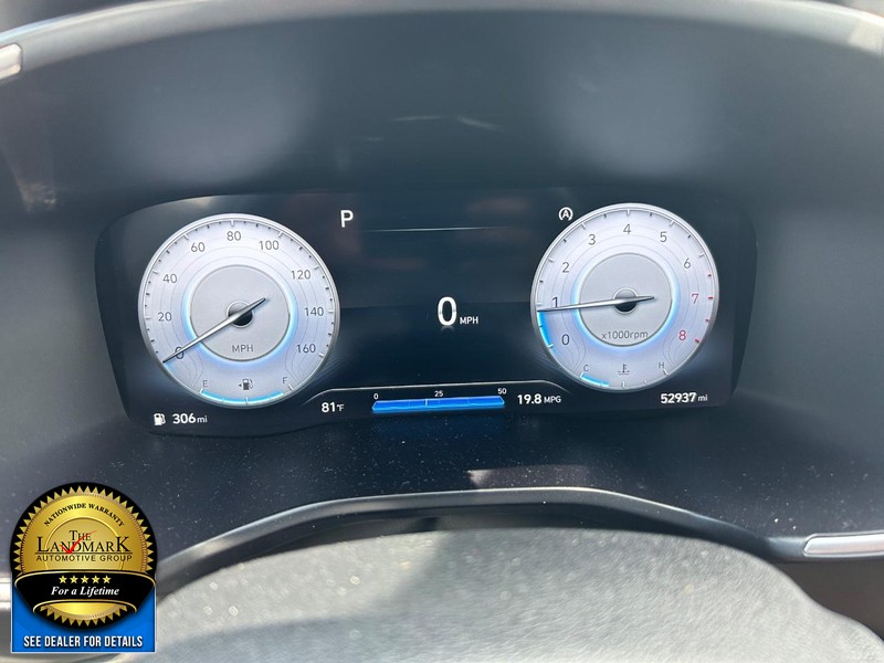 Hyundai Santa Fe Vehicle Full-screen Gallery Image 12