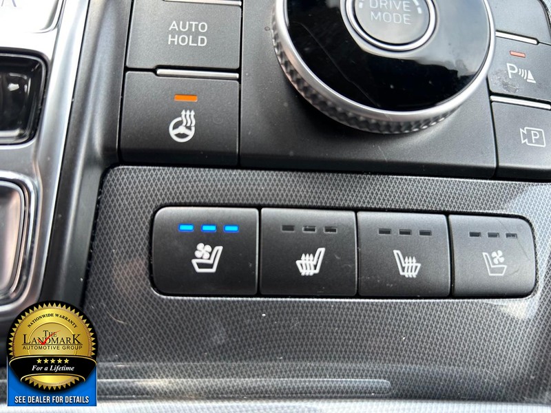 Hyundai Santa Fe Vehicle Full-screen Gallery Image 14