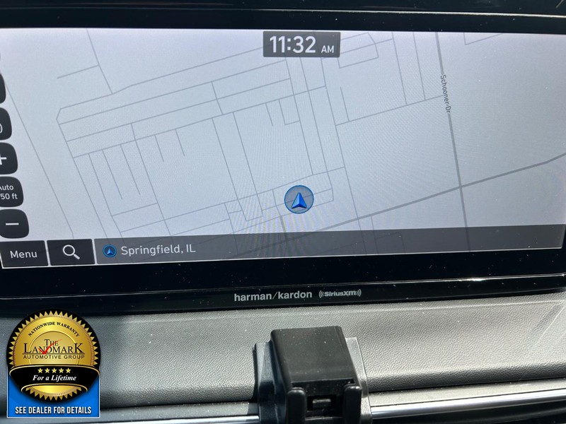 Hyundai Santa Fe Vehicle Full-screen Gallery Image 15