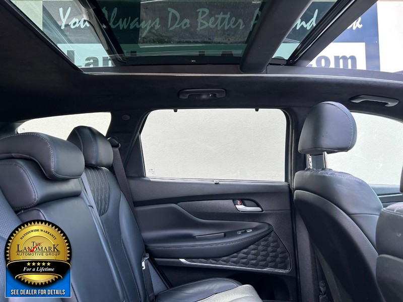 Hyundai Santa Fe Vehicle Full-screen Gallery Image 16