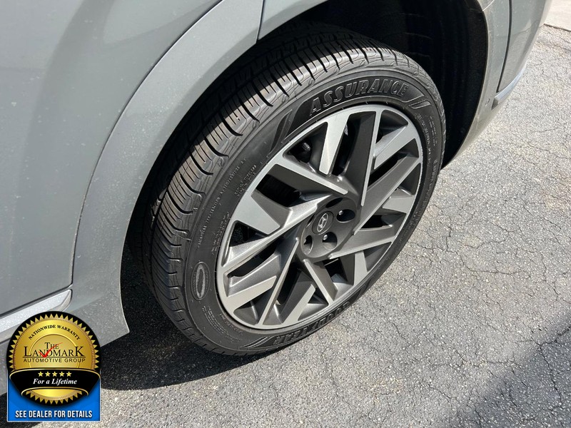 Hyundai Santa Fe Vehicle Full-screen Gallery Image 21