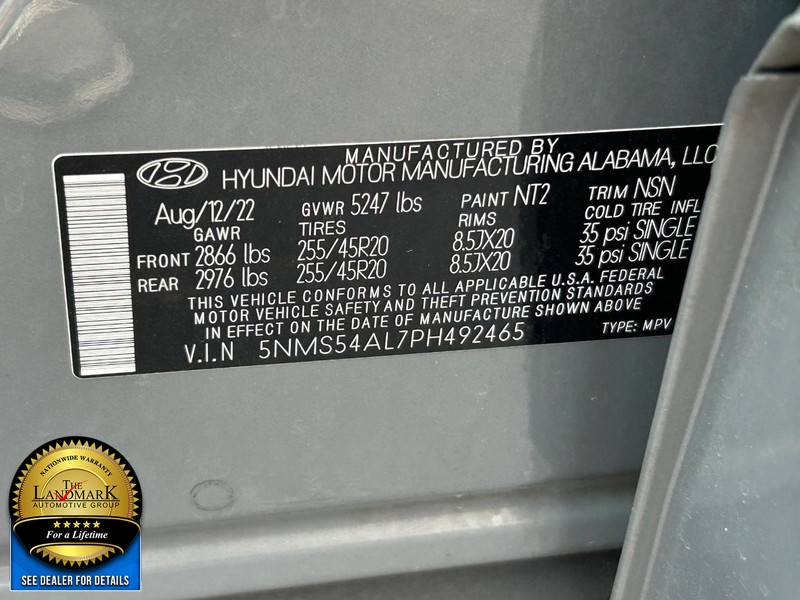 Hyundai Santa Fe Vehicle Full-screen Gallery Image 22