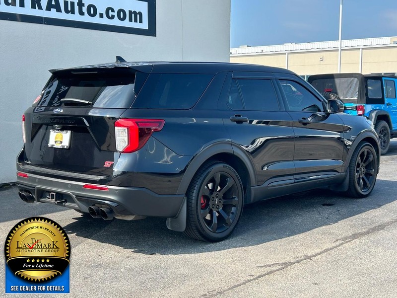 Ford Explorer Vehicle Full-screen Gallery Image 3