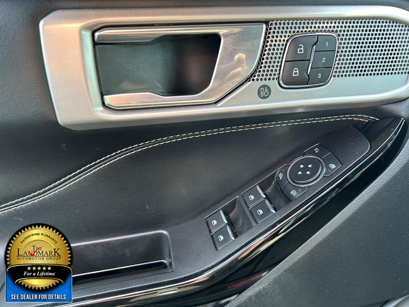 Ford Explorer Vehicle Full-screen Gallery Image 8