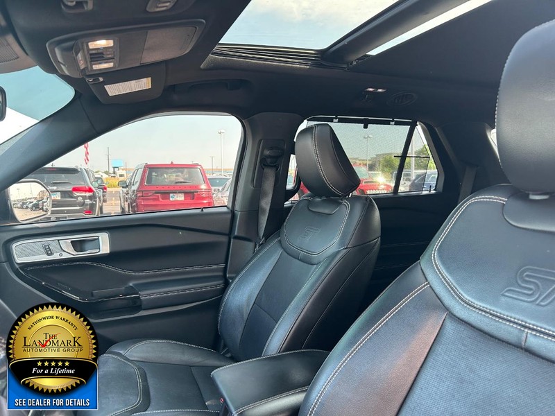 Ford Explorer Vehicle Full-screen Gallery Image 9