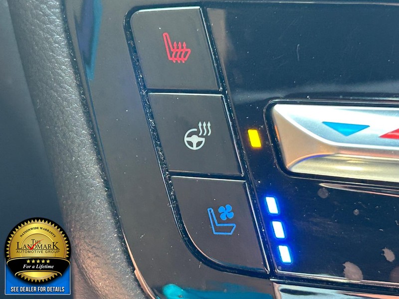 Ford Explorer Vehicle Full-screen Gallery Image 14