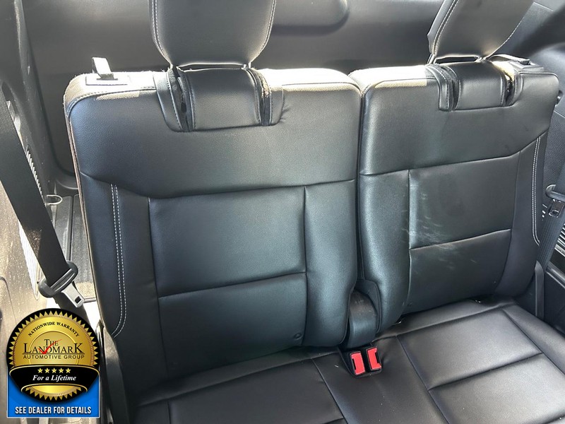 Ford Explorer Vehicle Full-screen Gallery Image 18