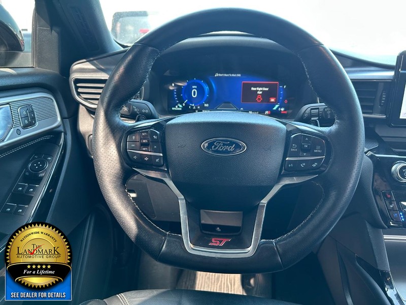 Ford Explorer Vehicle Full-screen Gallery Image 20