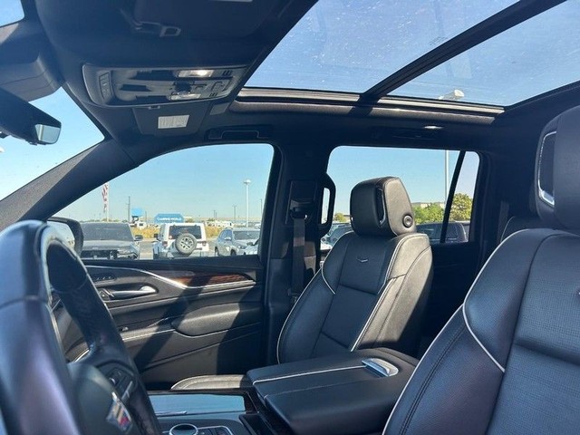 Cadillac Escalade ESV Vehicle Full-screen Gallery Image 09