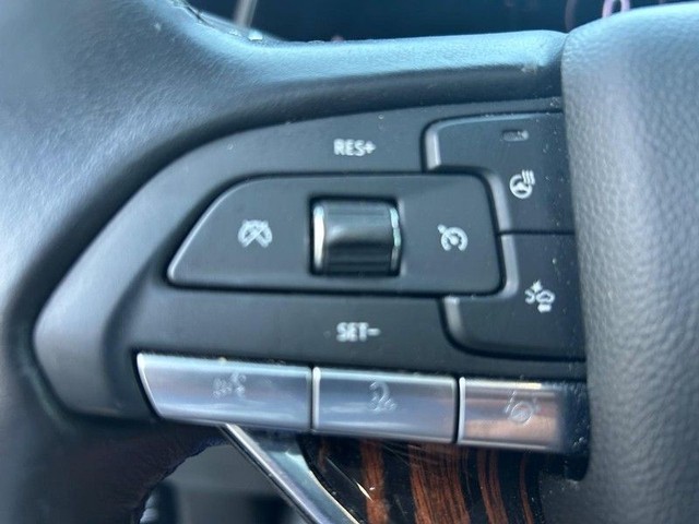 Cadillac Escalade ESV Vehicle Full-screen Gallery Image 10