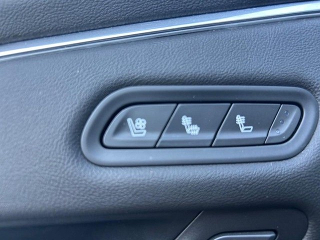 Cadillac Escalade ESV Vehicle Full-screen Gallery Image 14