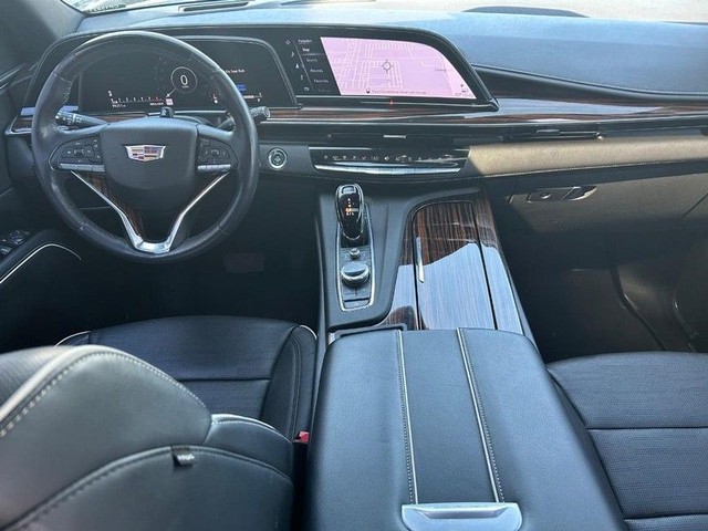 Cadillac Escalade ESV Vehicle Full-screen Gallery Image 20