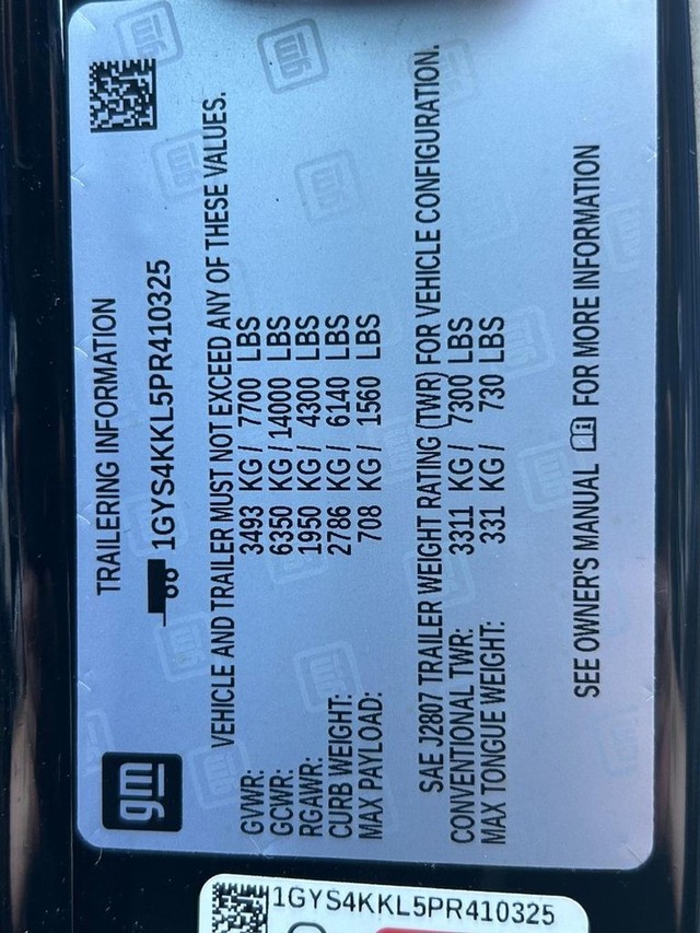 Cadillac Escalade ESV Vehicle Full-screen Gallery Image 24