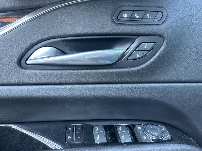 Cadillac Escalade ESV Vehicle Full-screen Gallery Image 08