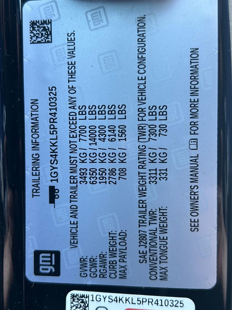 Cadillac Escalade ESV Vehicle Full-screen Gallery Image 24