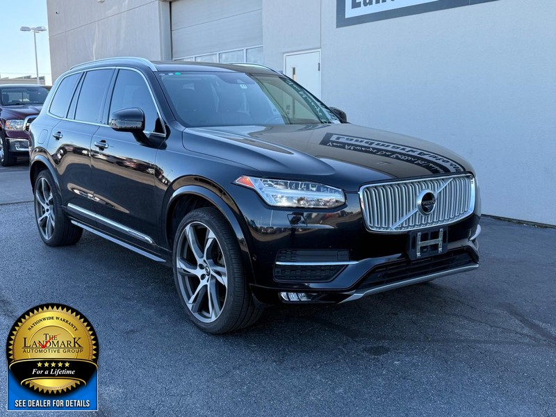 Volvo XC90 Vehicle Full-screen Gallery Image 2
