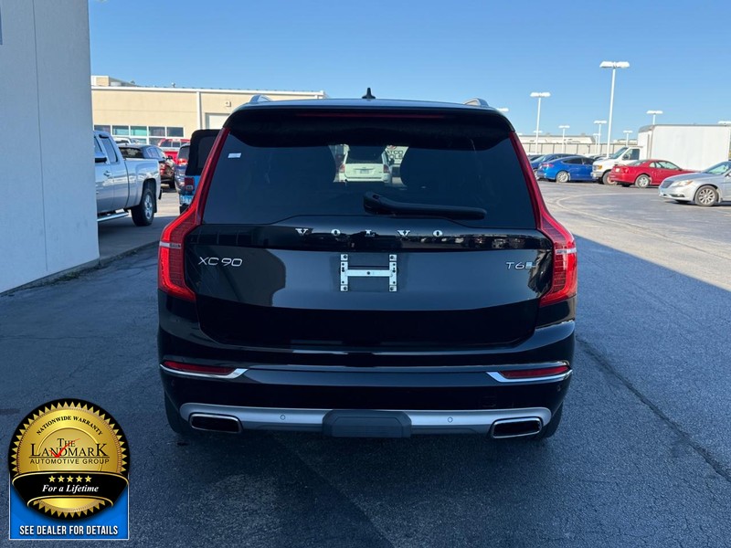 Volvo XC90 Vehicle Full-screen Gallery Image 7