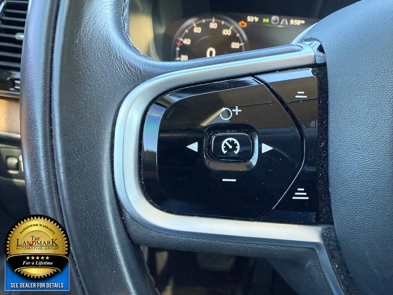 Volvo XC90 Vehicle Full-screen Gallery Image 10