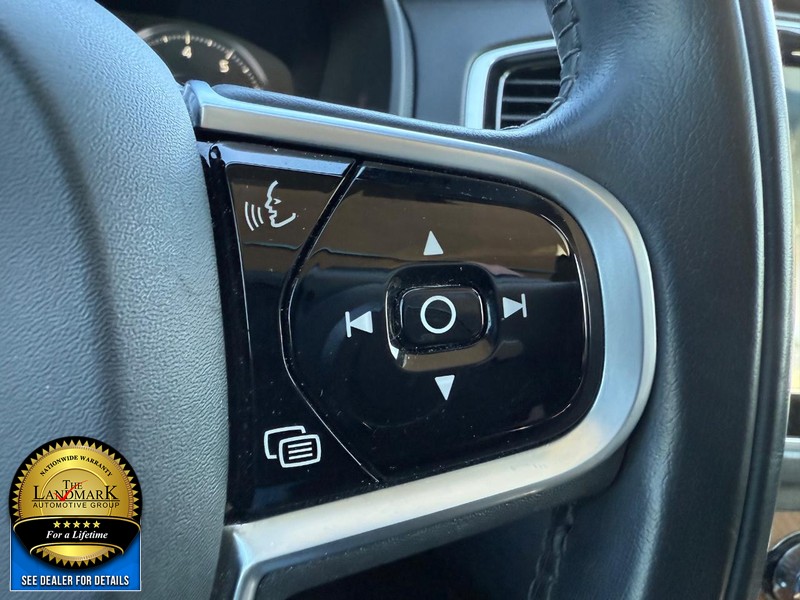 Volvo XC90 Vehicle Full-screen Gallery Image 11