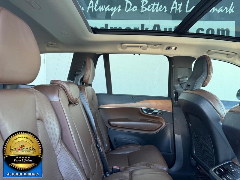 Volvo XC90 Vehicle Full-screen Gallery Image 16