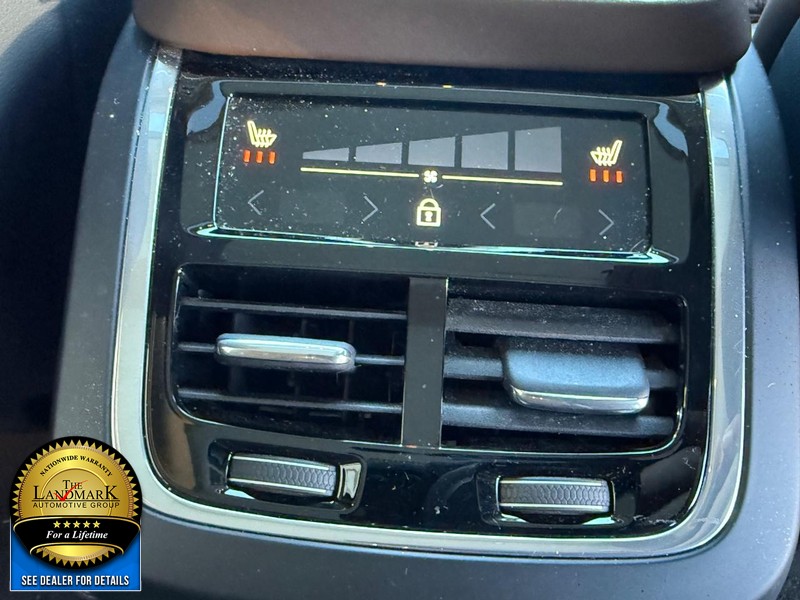 Volvo XC90 Vehicle Full-screen Gallery Image 17