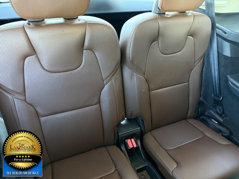 Volvo XC90 Vehicle Full-screen Gallery Image 18