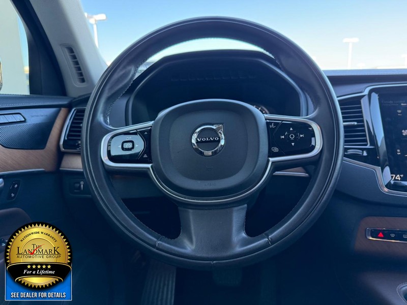 Volvo XC90 Vehicle Full-screen Gallery Image 20