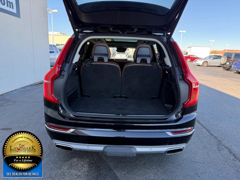 Volvo XC90 Vehicle Full-screen Gallery Image 22