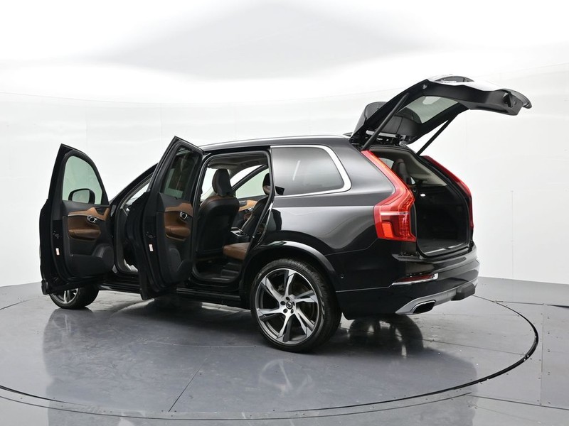 Volvo XC90 Vehicle Full-screen Gallery Image 25
