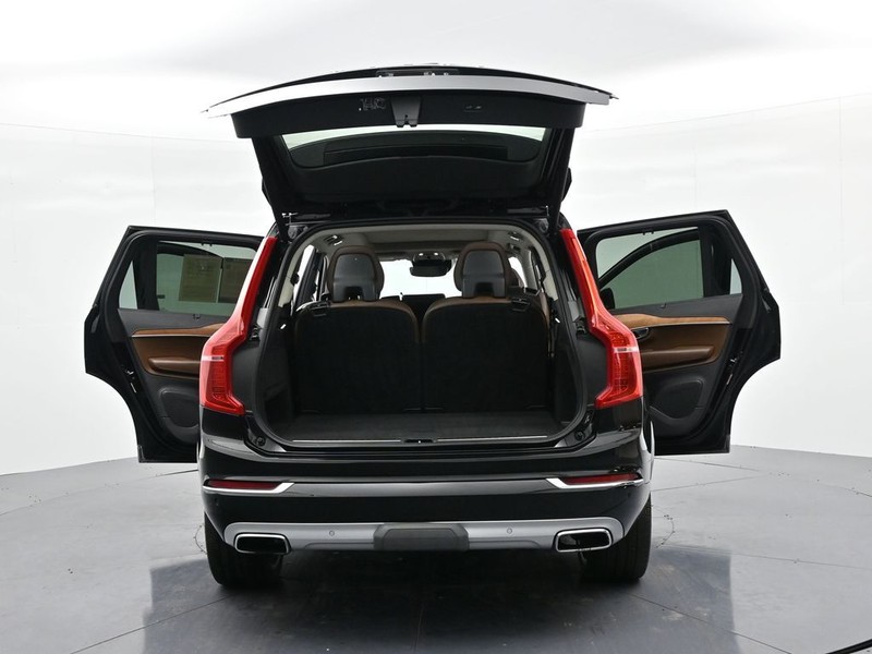 Volvo XC90 Vehicle Full-screen Gallery Image 27