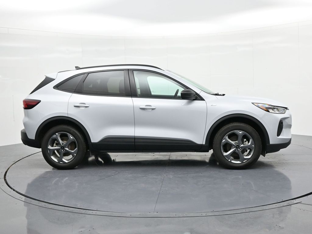 Ford Escape Vehicle Full-screen Gallery Image 05