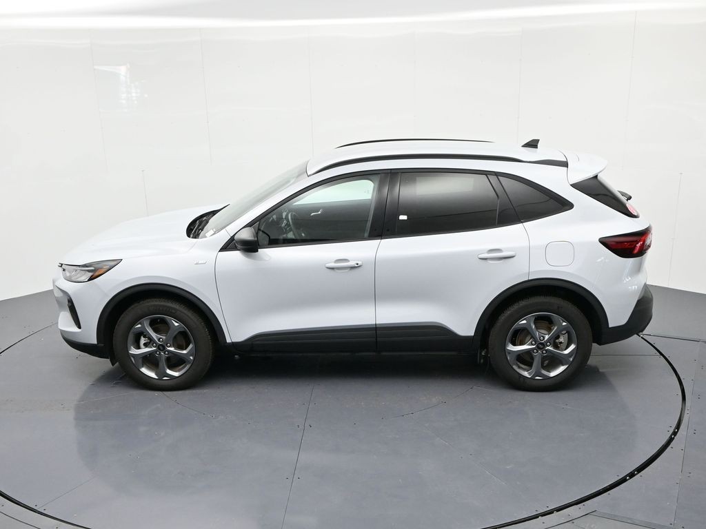 Ford Escape Vehicle Full-screen Gallery Image 17