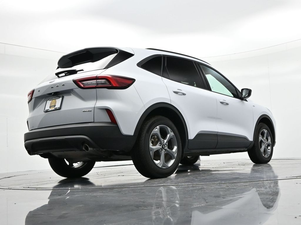 Ford Escape Vehicle Full-screen Gallery Image 20