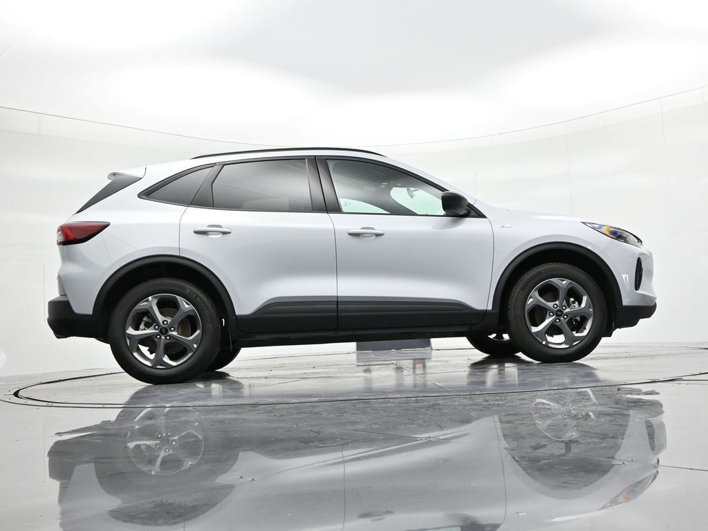 Ford Escape Vehicle Full-screen Gallery Image 21