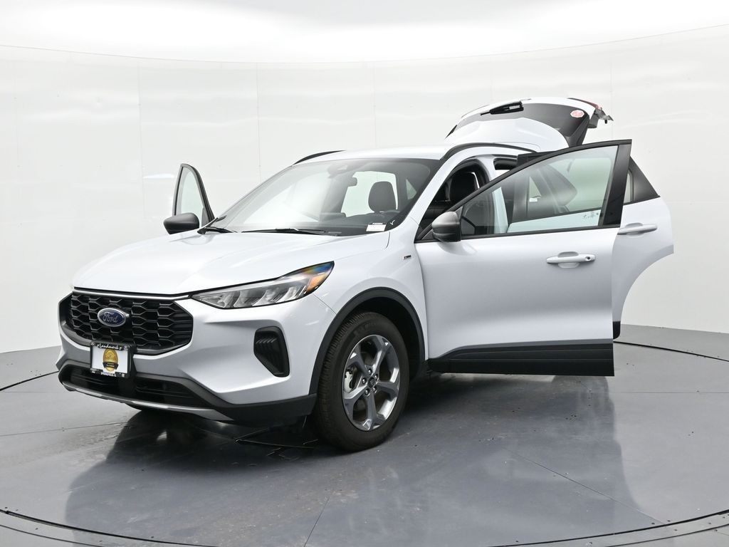 Ford Escape Vehicle Full-screen Gallery Image 24