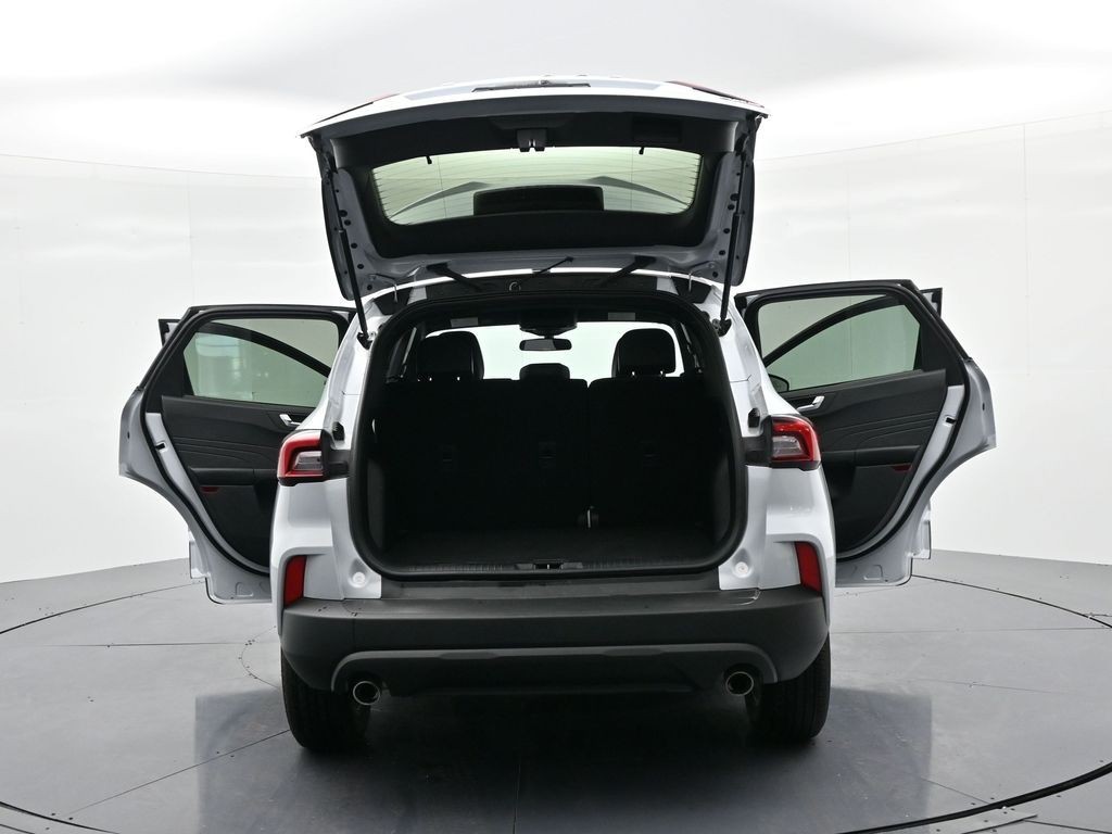 Ford Escape Vehicle Full-screen Gallery Image 25