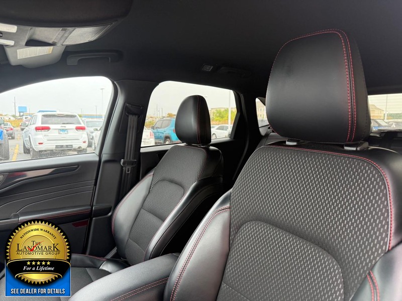 Ford Escape Vehicle Full-screen Gallery Image 9