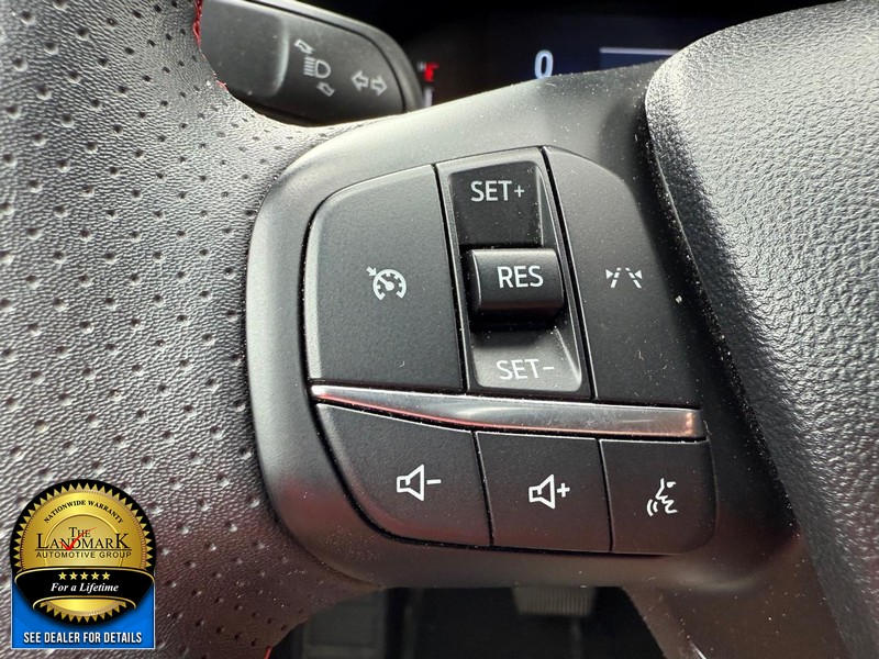 Ford Escape Vehicle Full-screen Gallery Image 10