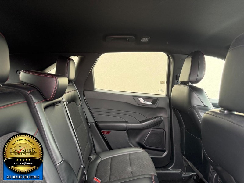 Ford Escape Vehicle Full-screen Gallery Image 14
