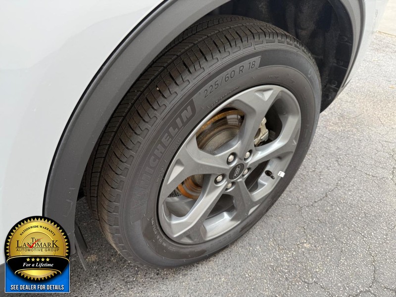 Ford Escape Vehicle Full-screen Gallery Image 19